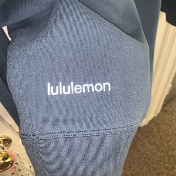 Lululemon Perfectly Oversized Crew - Picture 5 of 6